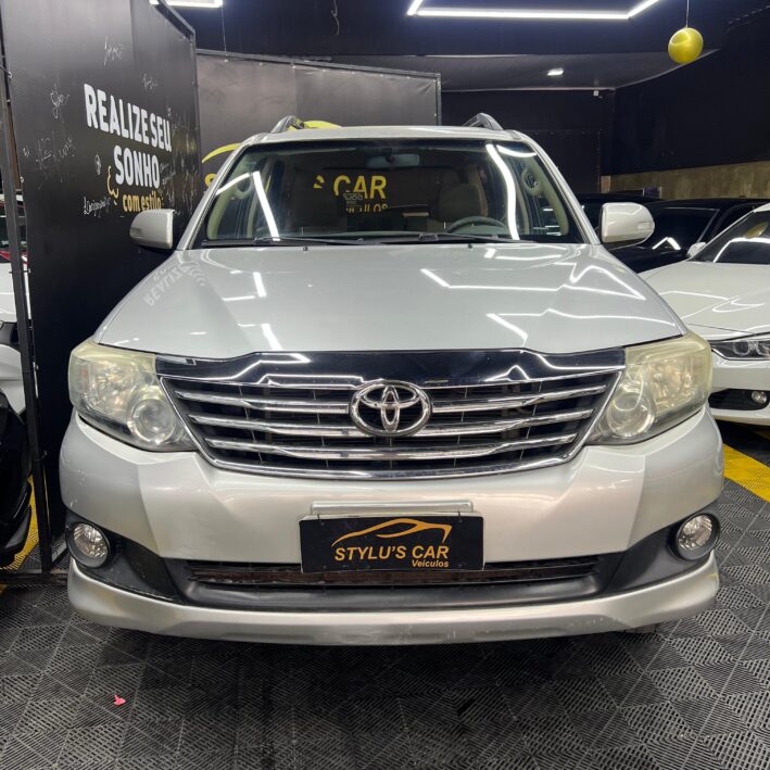 Toyota Hilux SW4 SR 4x2 2.7 Flex 16v Aut.