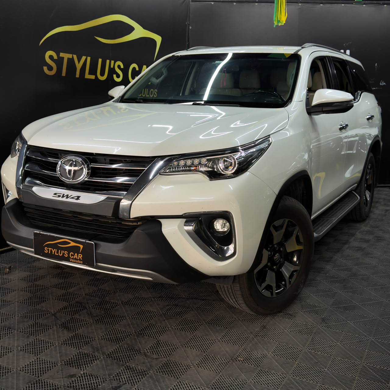 Toyota SW4 2.8 SRX 7L AT. 4X4